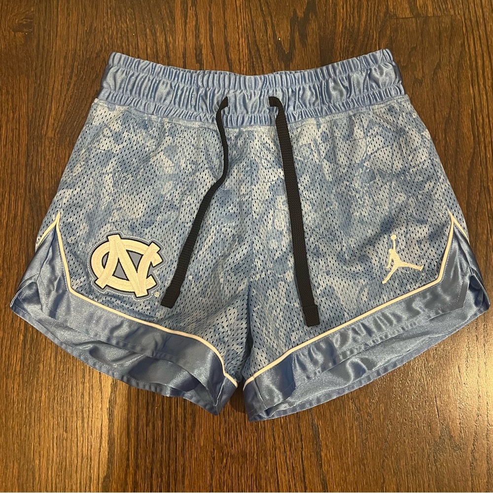 Women’s UNC Shorts